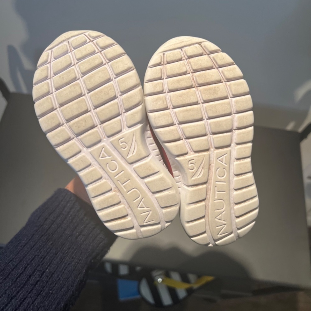 Nautica Sneakers toddler size 5 like new - Picture 4 of 4